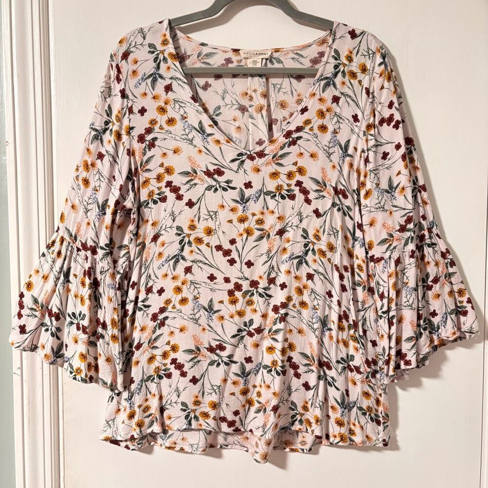Artisan NY v-neck bell sleeve rayon size M blouse top